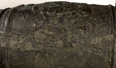 Kanonrör.
Gjutet riksvapen med initialerna G.A.R.S och årtalet 1626. Band med Vasakärvar och akantusblad.