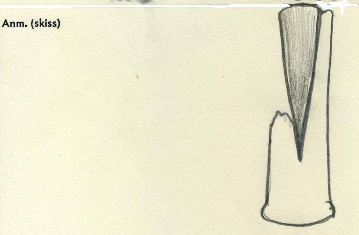 Del av block: Axel till block med kvarsittande kil. Ena sidan på axeln är av och saknas.