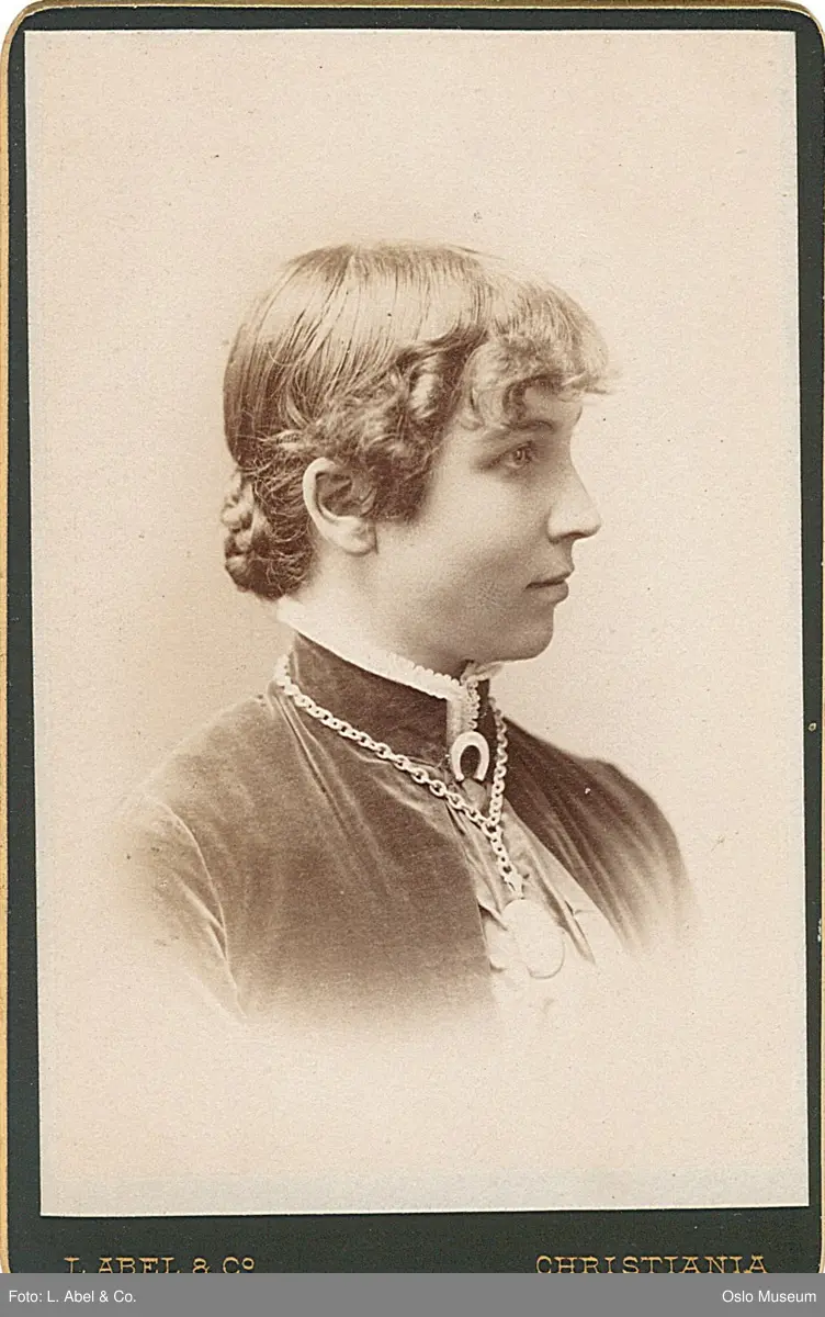 portrett, kvinne, vignettert brystbilde, profil