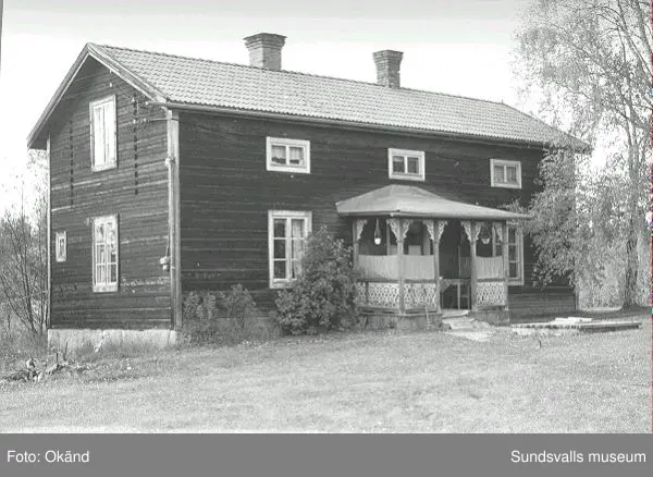 Byggnader, uthus, värdshus landskap. Torp, Fränsta.

Bild 17 Fränsta centrum, gamla apotekshuset, Konsum, gamla bankhuset, gamla posthuset.