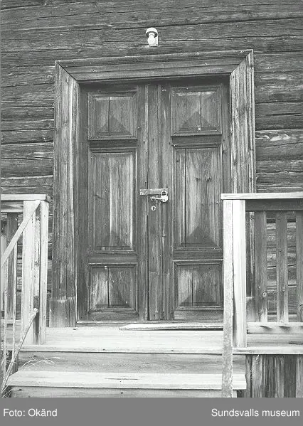 Byggnader, uthus, värdshus landskap. Torp, Fränsta.

Bild 17 Fränsta centrum, gamla apotekshuset, Konsum, gamla bankhuset, gamla posthuset.