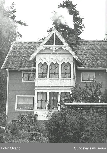 Byggnader, uthus, värdshus landskap. Torp, Fränsta.

Bild 17 Fränsta centrum, gamla apotekshuset, Konsum, gamla bankhuset, gamla posthuset.