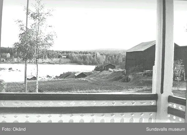 Byggnader, uthus, värdshus landskap. Torp, Fränsta.

Bild 17 Fränsta centrum, gamla apotekshuset, Konsum, gamla bankhuset, gamla posthuset.