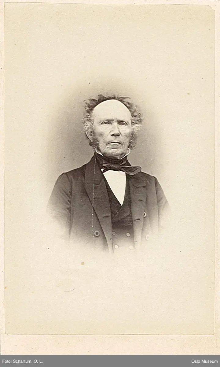 portrett, mann, vignettert brystbilde