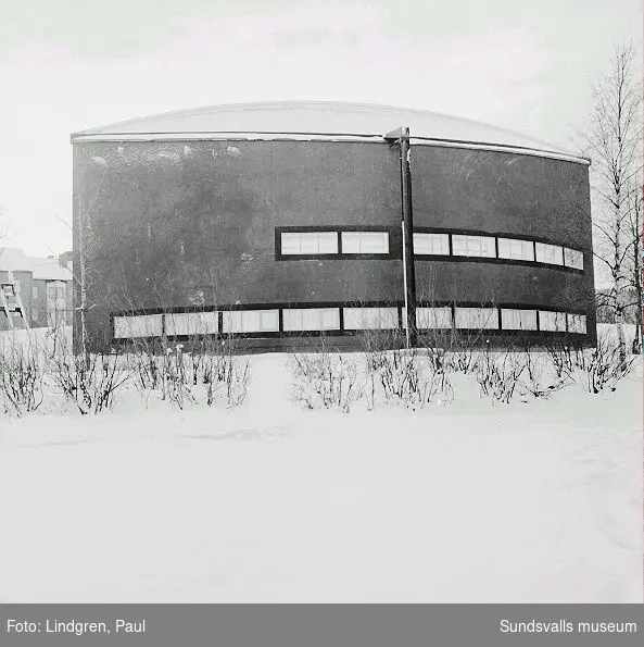 Nacksta kyrka, ritad av arkitekt Peter Celsing och invigd 1969.