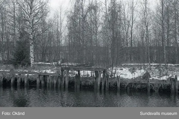 Järveds sågverk, herrgård, tank, tippvagn, pråm, plintar, m.m.