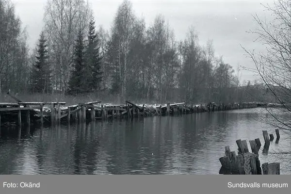 Järveds sågverk, herrgård, tank, tippvagn, pråm, plintar, m.m.