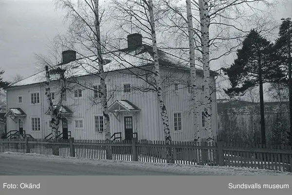Järveds sågverk, herrgård, tank, tippvagn, pråm, plintar, m.m.