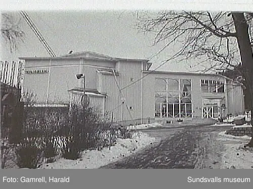 Exteriörbilder på Folkets Park och Tonhallen.