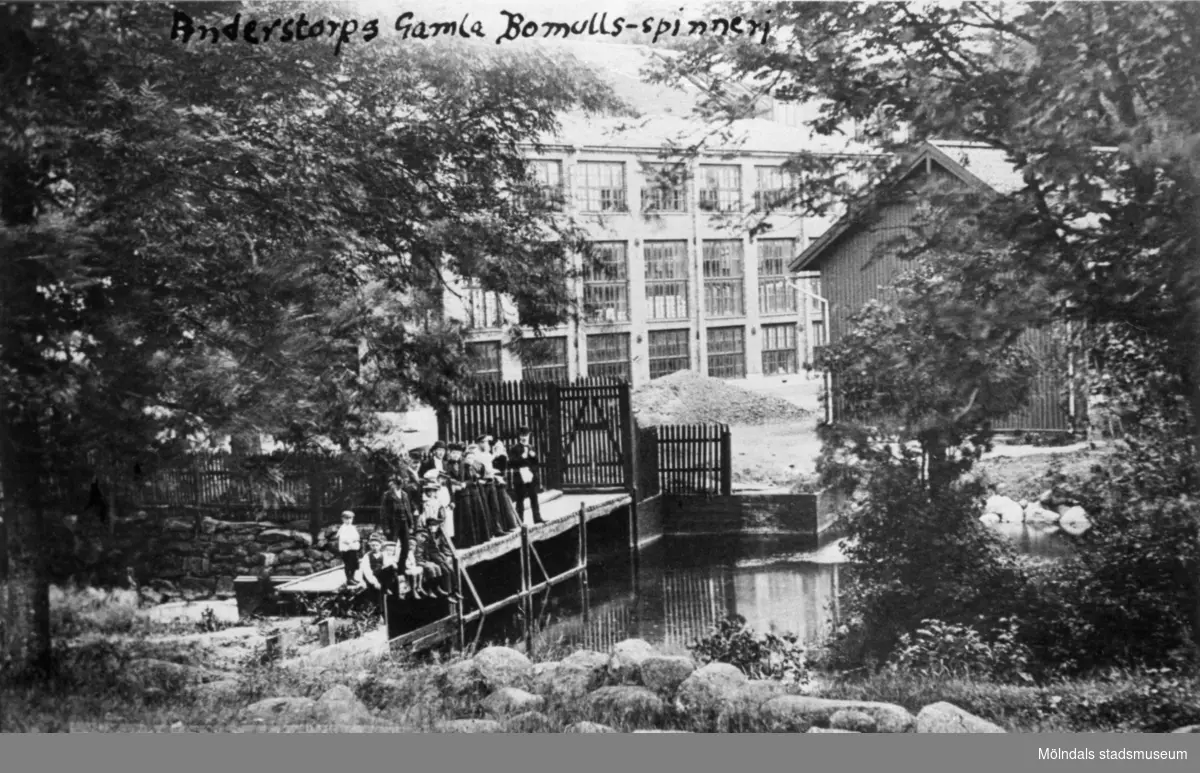 Gamla bomullsspinneriet i Anderstorp, Lindome, ca 1900. Uppfört 1828 och ägdes av Bergman.
Spinneriet revs 1917 då verksamheten togs över och flyttades till August Werner & Co år 1907.