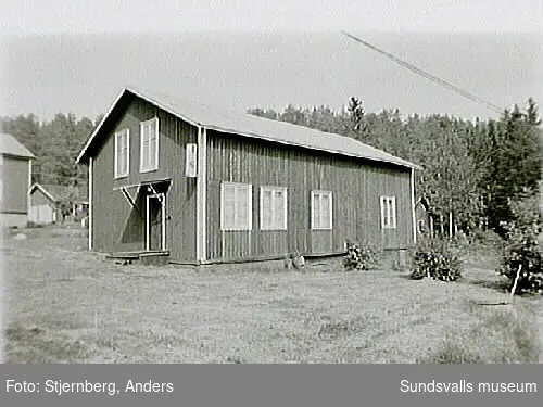 Äskja f.d. sågverk, Ullånger sn, Kramfors kommun; bostadshus, f.d. hamnanläggning.