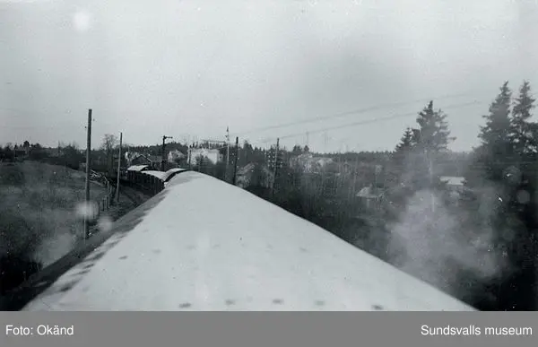 "På veien heim til gamle Norge fra Baggböle. Her begynner vår "triumfferd"."  (Bildtext i fotoalbum. Ägare Emil Tessem, Steinkjer.)Maj 1945.