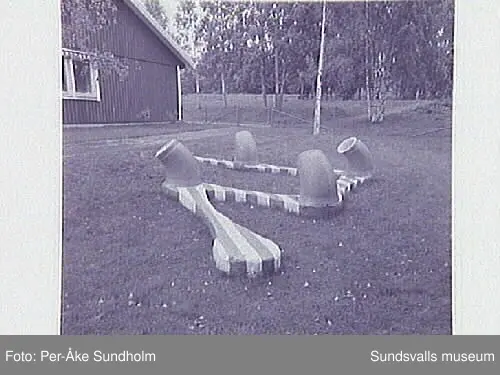 Betongskulptur av Karin Hansson.