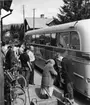 Bildiligenslinjen Östersund - Ragunda. 16/7 1953.  Vid
poststationen i Pålgård.  Postbussen mot Ragunda.  Kl. 11.00.