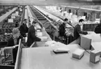 Ånge - Oms, Järnvägsgatan 11.  Invigning av den nya sorteringsanläggningen för postpaket den 26 oktober 1967.   Grovsorteringen.