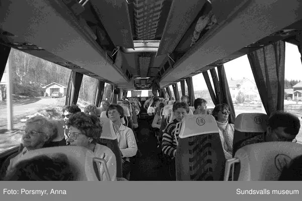 Dokumentation av en bussresa med Y-bussen Sundsvall - Stockholm tur och retur, 1998.Se bildtexter och fotoprotokoll.
