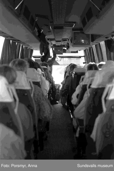 Dokumentation av en bussresa med Y-bussen Sundsvall - Stockholm tur och retur, 1998.Se bildtexter och fotoprotokoll.