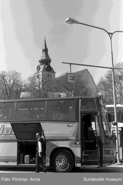 Dokumentation av en bussresa med Y-bussen Sundsvall - Stockholm tur och retur, 1998.Se bildtexter och fotoprotokoll.