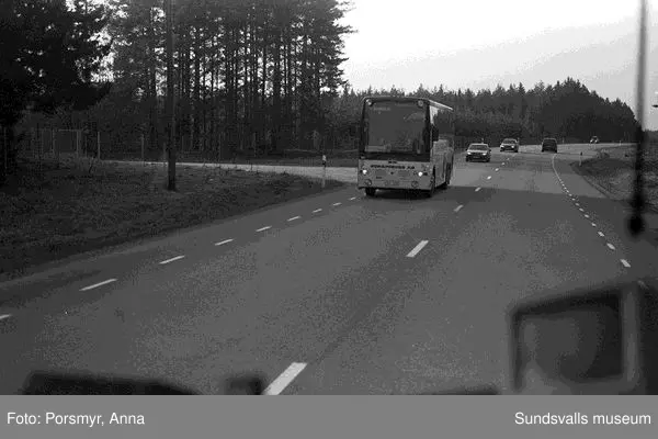 Dokumentation av bussresa med Y-bussen, Sundsvall - Stockholm tur och retur, 1998.Se bildtexter och fotoprotokoll.