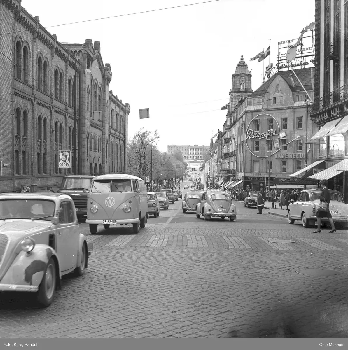 gateløp, biler, trafikk, Stortingsbygningen, forretningsgårder