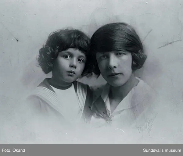 Iván Grünewald (f. 1911) och modern Sigrid Hjertén, 1917.