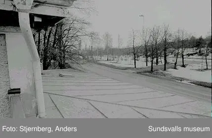 Motiv: Stg3049M, Kubikenborgs industriområde inkl. herrgårdsmiljön, Skönsmons förs. Herrgårdsbebyggelse. Bild 20 utbyggnad från 1890-talet.18: Detalj frontespis mot V.19: Detalj av skorsten20: Vy över utbyggnad mot S.21: Dörr mot terassen.22: Övre trapphallen.23: Vy från V mot ö.herrgårdsflygeln.