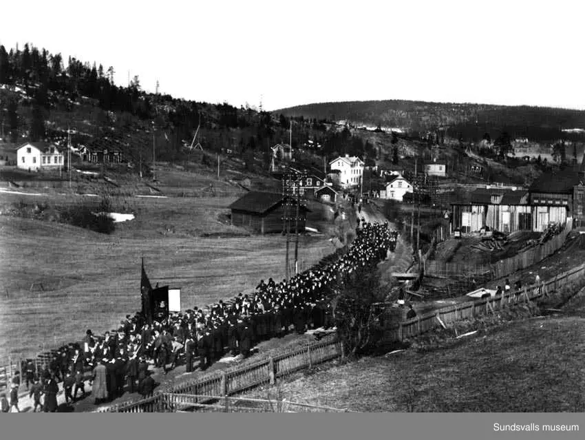 1:a maj 1917, vid Gångviken. Deltagare: Vivstavarv, Skönvik, Fagervik, Sundsvall.