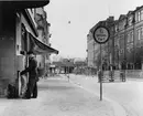 Chaufför Gustav Jarneving ute på dagens andra brevlådtömningstur.