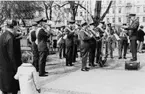 Postbankens vårvecka blåses in av Malmöpostens musikkår på Gustav
Adolfs Torg i Malmö.