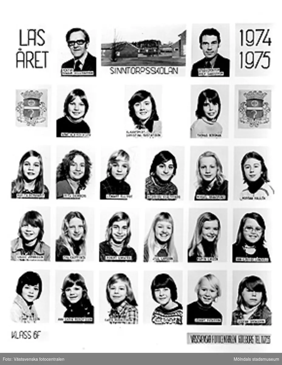 En bildkarta med skolfoton på klass 6F i Sinntorpsskolan, läsåret 1974/1975. Bildkartan är uppklistrad på ett fotoark i en pärm (MM23916) från Brattås rektorsområde, tillsammans med andra skolfoton MMF2004_1484-1522.
Med på bild: Rektor Gunnar Hillerström, Studierektor Rolf Sandström, Arne Ala-Koivisto, Klassförest. Christina Gustafsson, Thomas Bergman, Marita Bernharot, Rita Dahmberg, Lennart Ellerot, Georgios Gialtrinos, Mikael Grangrund, Morgan Hallén, Lasse Johansson, Eva Kauppinen, Robert Lakatos, Jill Larsson, Karin Larzén, Ann-Louise Lundell, Tommy Olsson, Ann-Carin Robertsson, Carin Rudolfsson, Olle Schmidt, Johnny Svensson, Stefan Svensson.