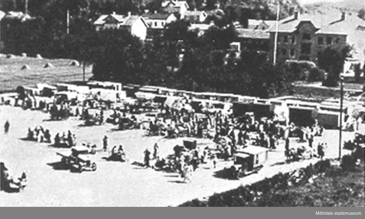 Vy över Nya torget, okänt årtal. Avfotograferad ur "Mölndal 1922 - 1947".