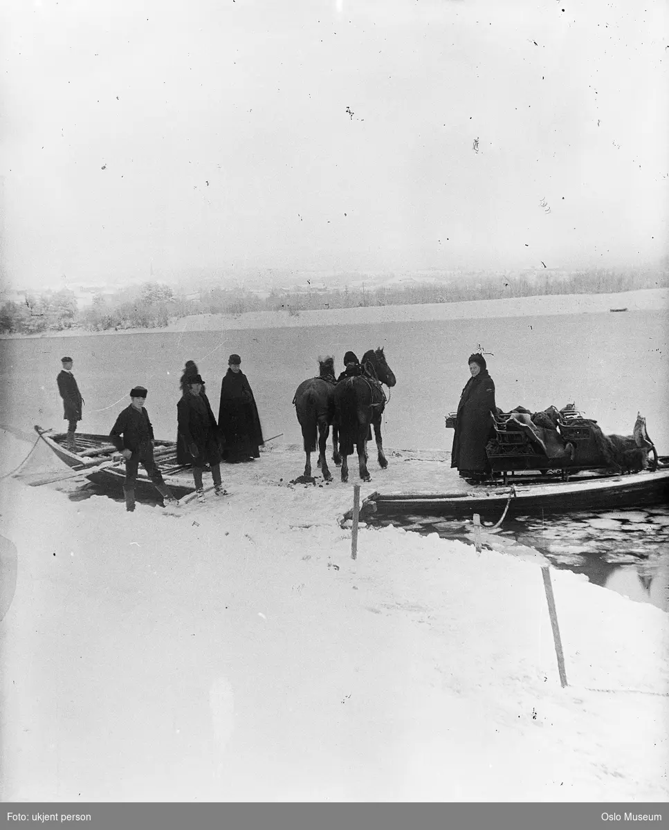 menn, kvinner, hest, slede, robåt, islagt vann, snø