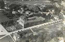 Flygfoto över Kvarnbyskolan (med Trädgårdsskolan bakom), All