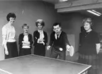 I fritidslokalerna har bordtennis-spelarna fått åskådare. Här fr.v.
Anita Andersson, Mona Göransson, Gerd Åkerberg och Elsie Freij,
samtliga från postdirektionen i SD.