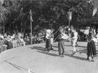 Folkdans på dansbanan på Skansen.