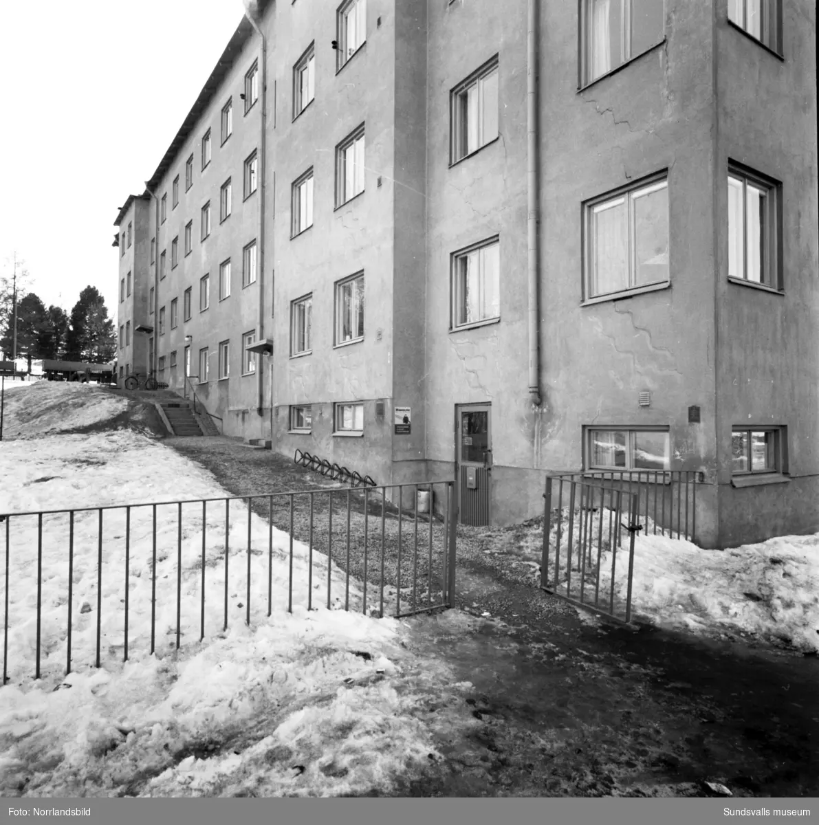 Det så kallade "Sprickhuset" på Storgatan 46, exteriör och detaljer.