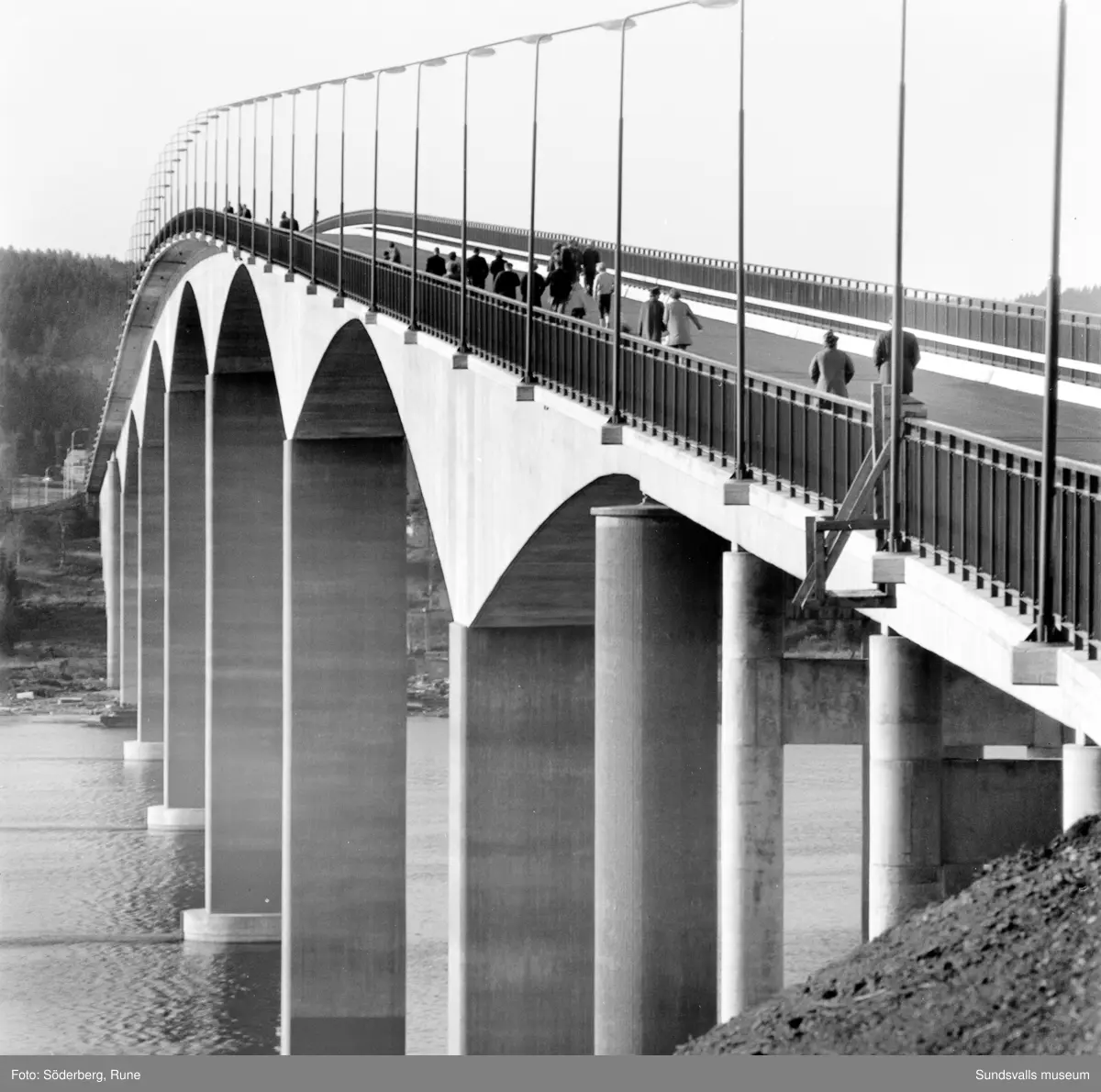 Alnöbron. Strax före invigningen.