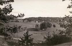 Vy över Kållered 1930 - 1950-tal. Vägen till vänster är Helj