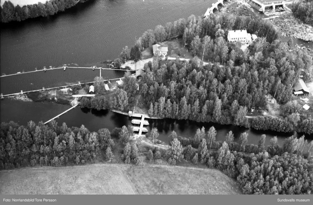 Flygfoton över Ljungans dalgång vid lågvatten. Stöde, Viskan, Torpshammar, Fränsta, Ljungaverk.