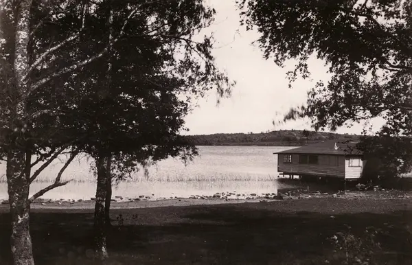 Tulebotvätten vid Tulebosjön. Stugan tillhörde Stretereds sk
