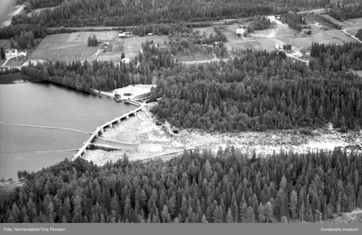 Flygfoton över Ljungans dalgång vid lågvatten. Stöde, Viskan, Torpshammar, Fränsta, Ljungaverk.