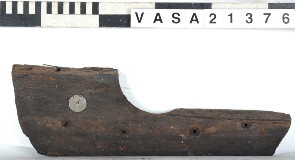 Del av skiva till lavetthjul. Har 4 st spikhål.

För mer information se Dokumentationsblankett under Referenser – Länkade filer.