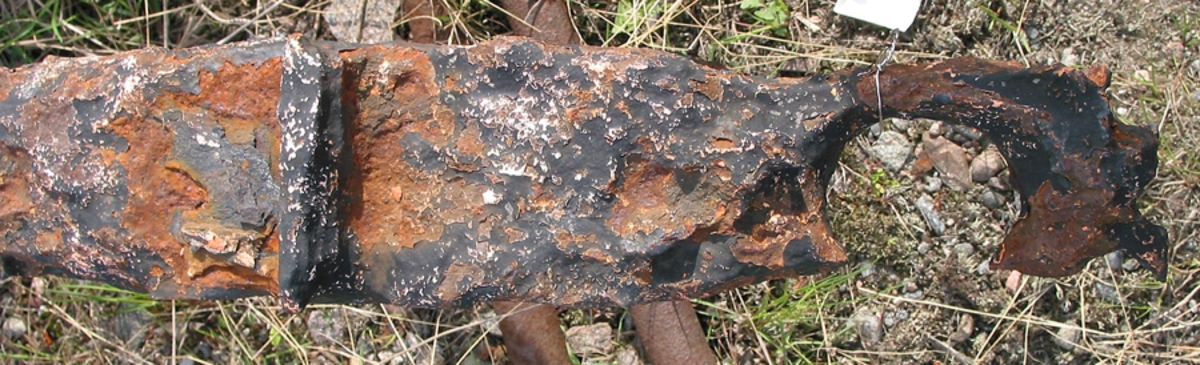 Ankare. Saknar stock och röring. Klack för stock finns dock. Mycket rostskadade flyn.