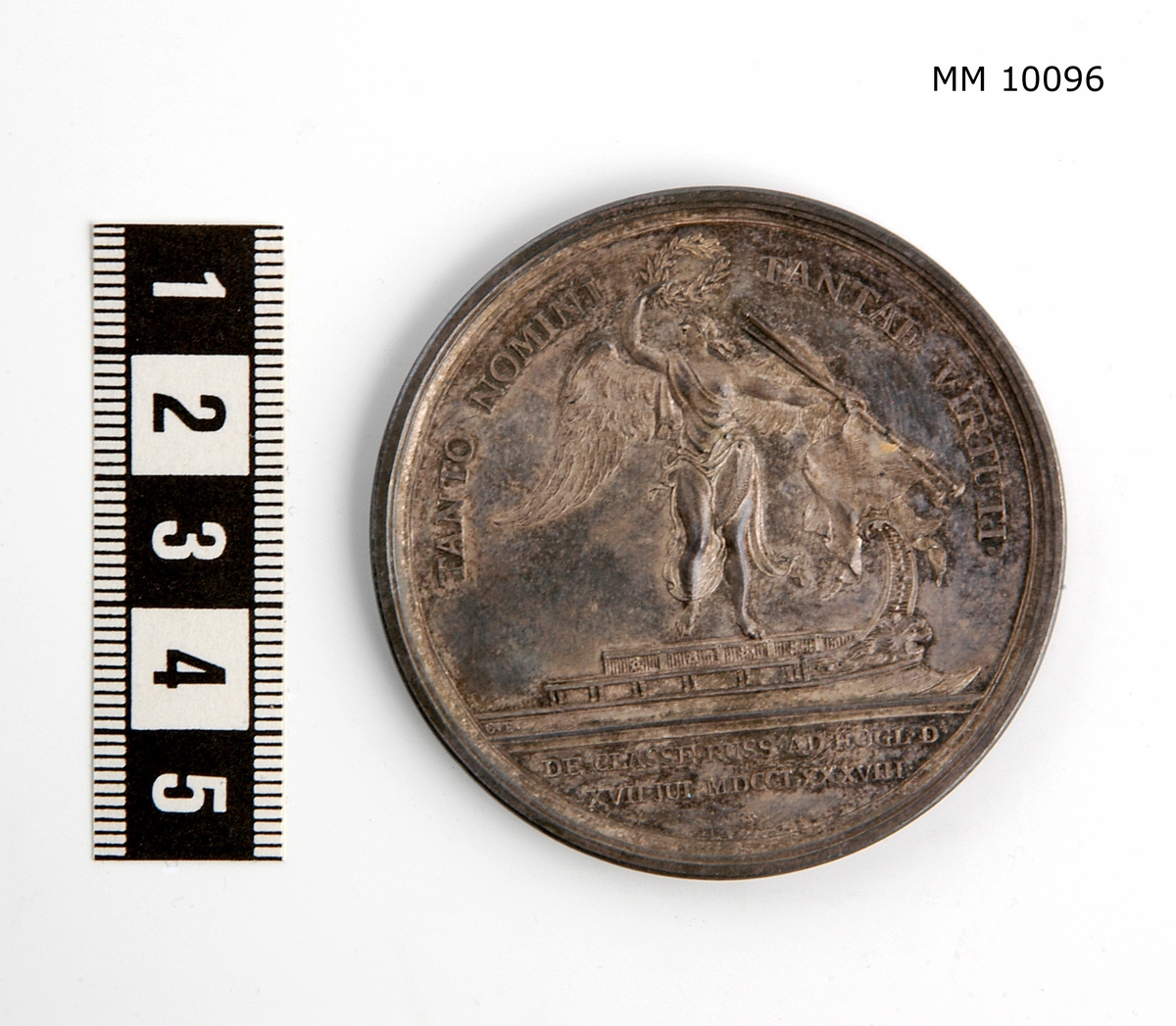 Över segern vid Hogland 1788.  Orginal.
Text: Ena sidan: TANTO NOMINI TANTAE VIRTUTI, DE CLASSE RUSS. AD HOGL. D. XVII JUL MDCCLXXXVIII
Andra sidan: CAROLUS D. G. REGN. SVEC. HAER. DUX, SUDERM. C. ENHÖRING.
( Präglad av C. Enhörning ).