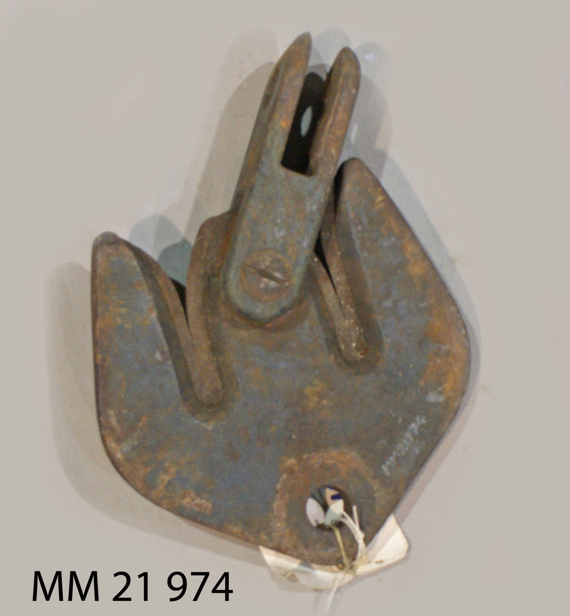 Mittsax till minsvep, av järn.
SSS 337