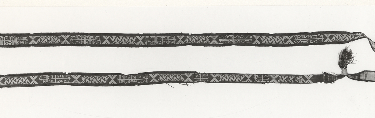 Astrolabium daterat till 1773. Ejkomplett då det saknar Alhidad (visaren).
Bandets längd 1400 mm, bredd 19 mm. Bandet daterat till 11 nov 1817 - 31 okt 1818.