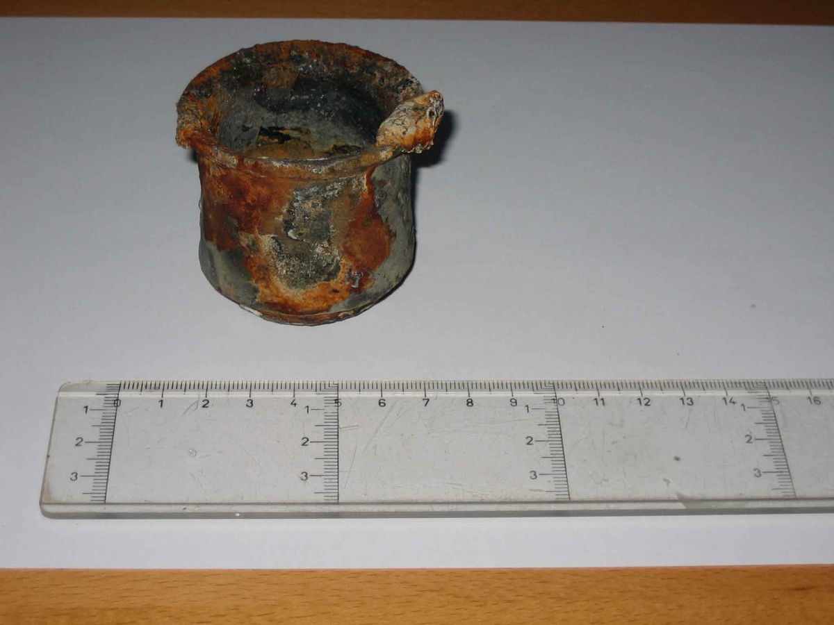 Keramikbägare från flöjtskeppet ANNA MARIA.