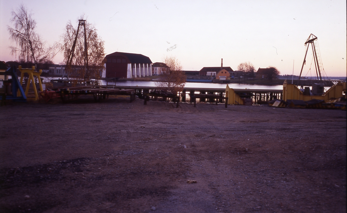 vy över Wasaskjul och pumphuset på örlogsvarvet i Karlskrona