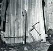 Skruvtving att fasthålla, spak att vrida till borden med.
Ångermanland, Nordingrå tingslag och socken, Barsta.