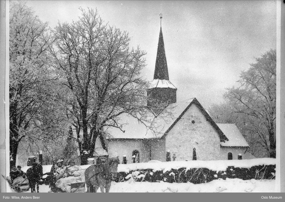 Haslum kirke, hester, sleder, mennesker